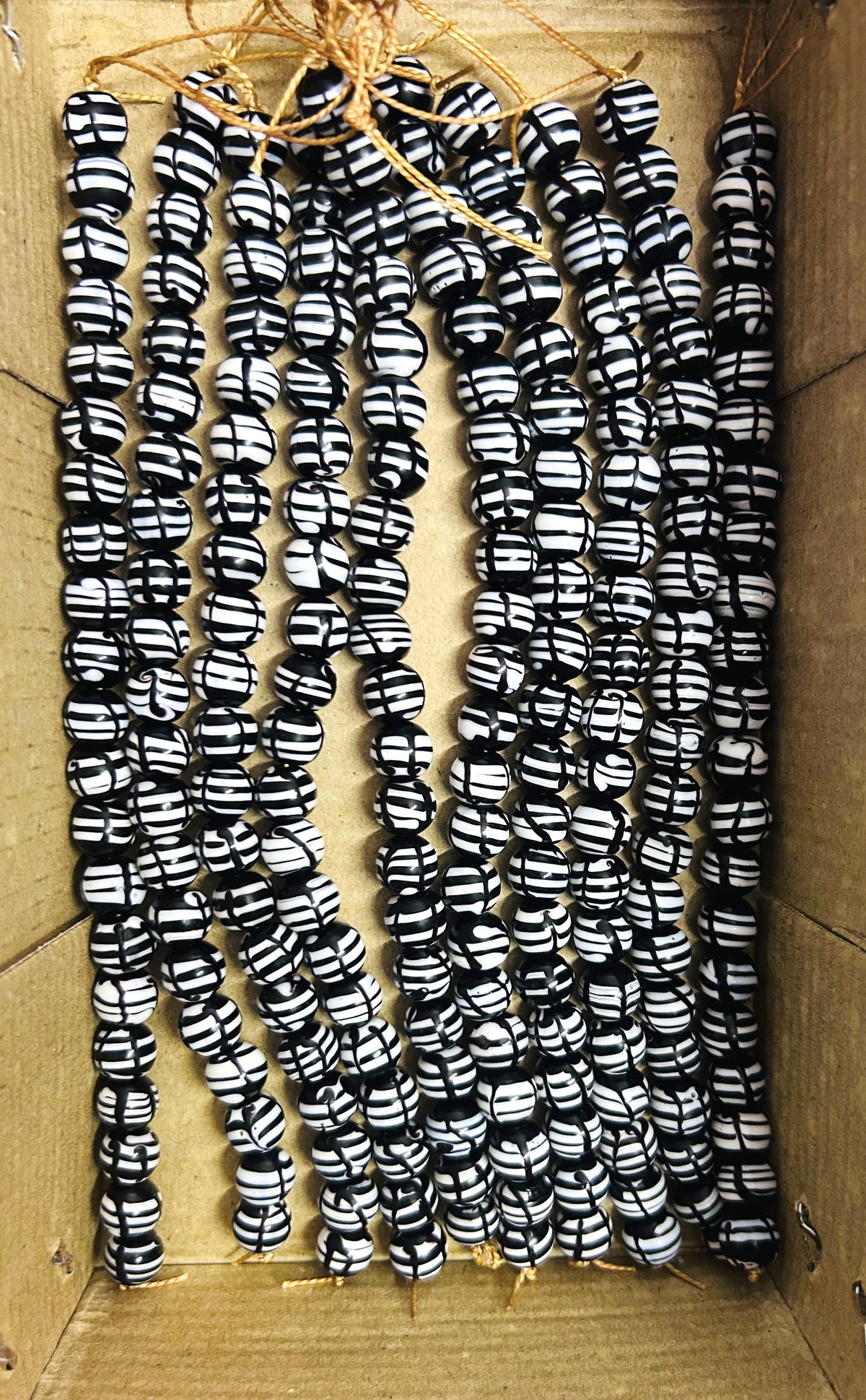 10 Strands Glass Beads 10mm Round Black & White - STR-0945