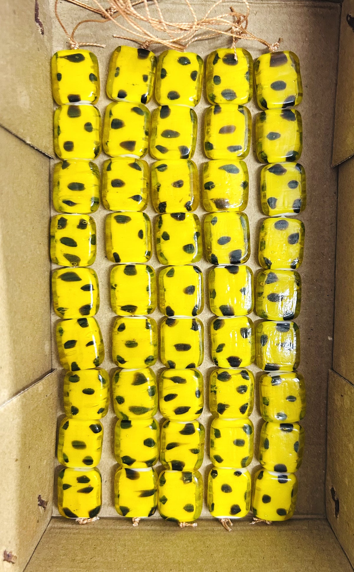 5 Strands Tiger Designed Yellow Beads - STR-0631