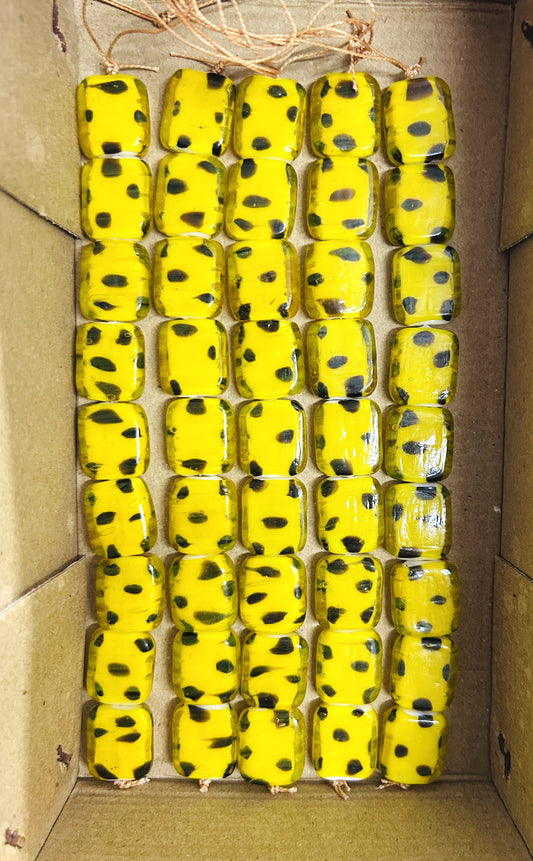5 Strands Tiger Designed Yellow Beads - STR-0631