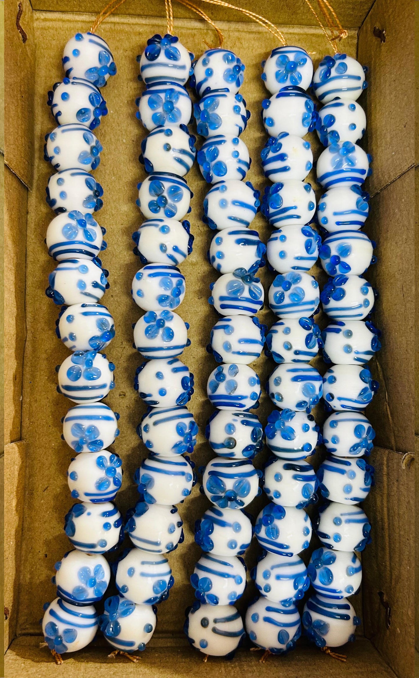 5 Strands 16mm Round Fancy Beads White/Blue - STR-0847